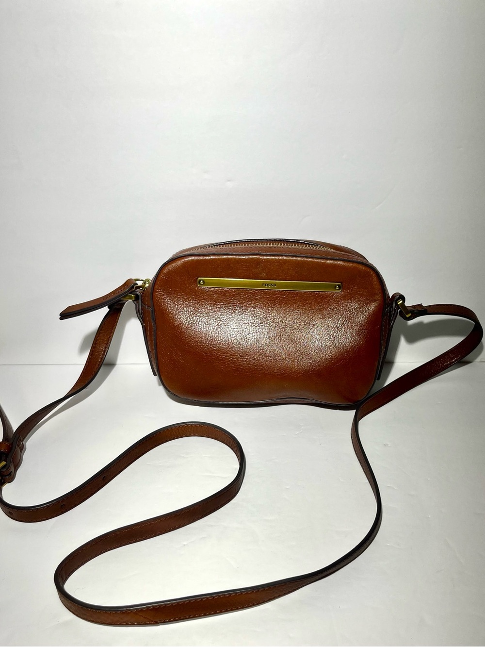 😍 Fossil Brown Leather Crossbody with Gold Bar Accent